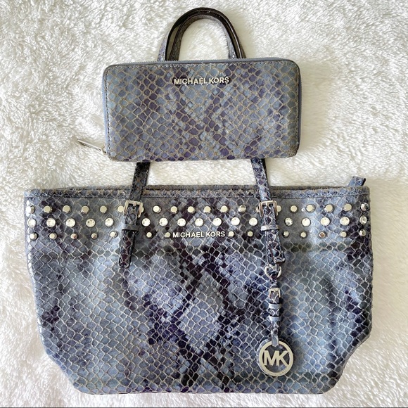 Michael Kors Handbags - Michael Kors Purse & Wallet Set